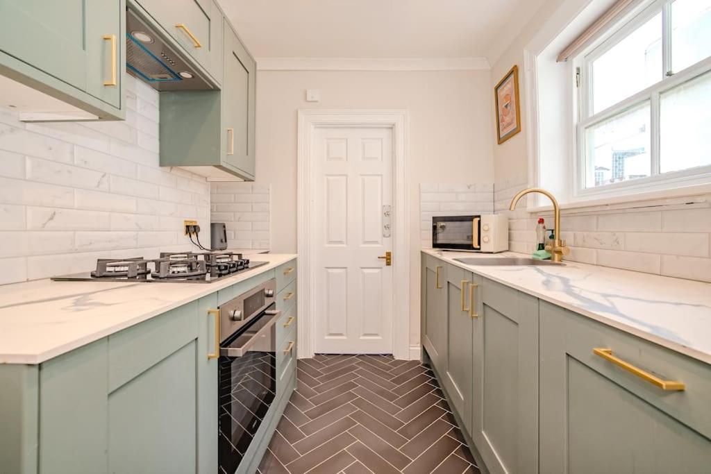 Beautiful Sea View I Spacious One Bed Room Flat I Sleep 4 Guests Bp2 Brighton Bagian luar foto