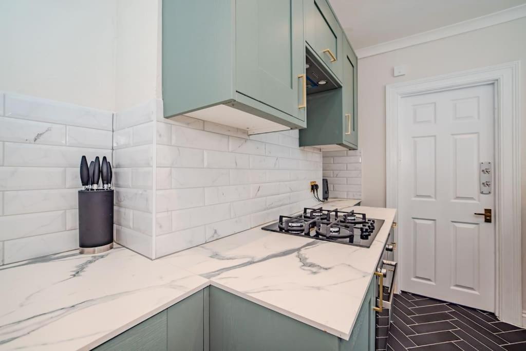 Beautiful Sea View I Spacious One Bed Room Flat I Sleep 4 Guests Bp2 Brighton Bagian luar foto